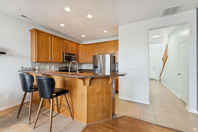 Property Photo: 908 Halstead Dr N UT 84054