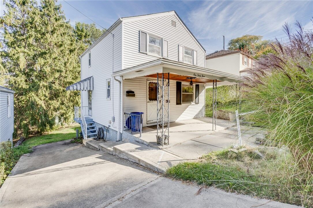 Property Photo:  133 Hamburg St  PA 15220 