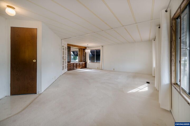 Property Photo: 1055 Lockhaven (#41) Dr N 41 OR 97303