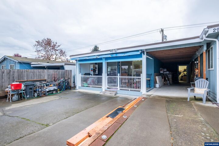 Property Photo: 2973 &Amp 2971 Surfwood Dr NE OR 97305