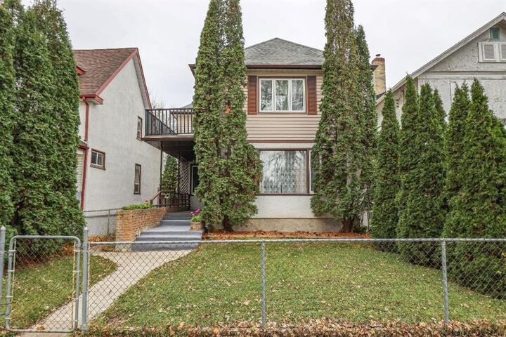 Property Photo:  86 Matheson Avenue East  MB R2W 0C2 