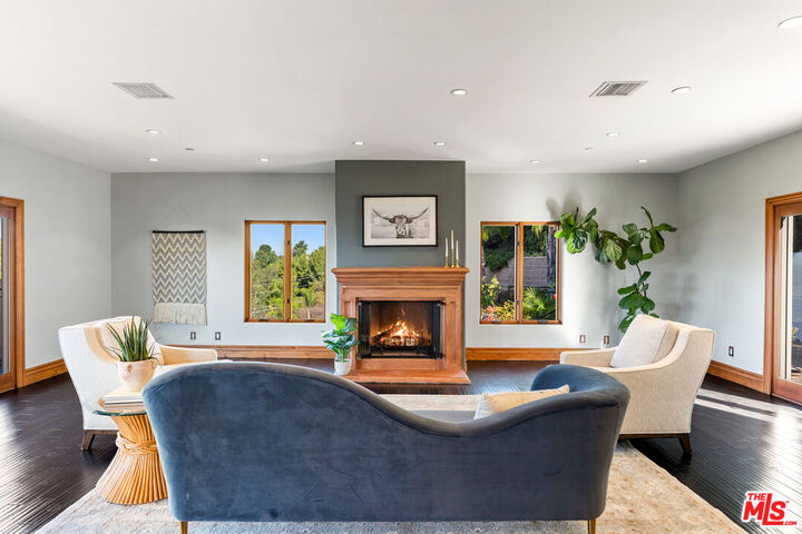 24410 Mulholland Hwy  Calabasas CA 91302 photo