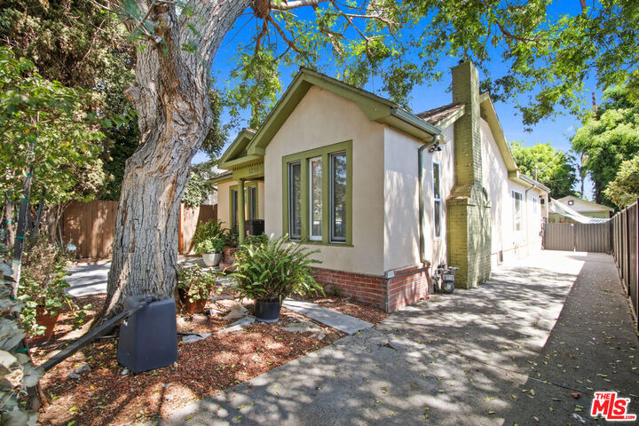Property Photo:  1246 N Genesee Ave  CA 90046 