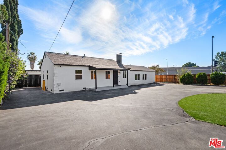 Property Photo: 20850 Chase St CA 91306