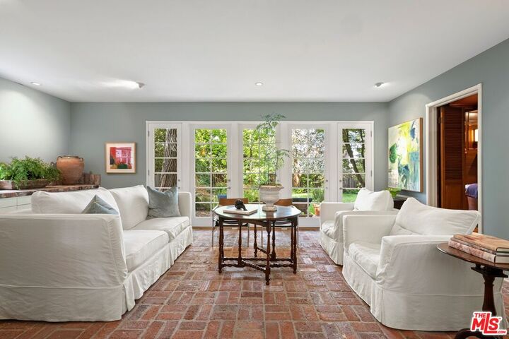 Property Photo: 10339 Glenbarr Ave CA 90064