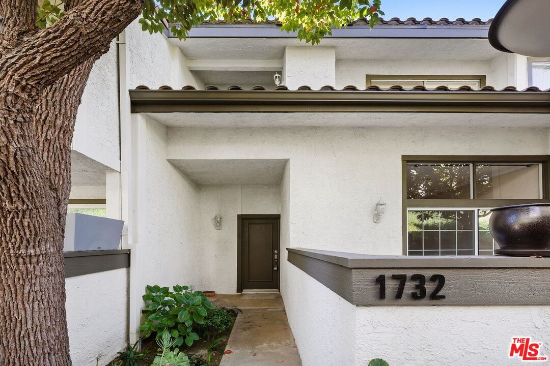 Property Photo:  1732 Palisades Dr  CA 90272 