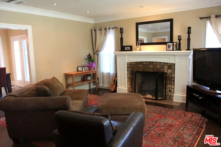 Property Photo: 580 Lillian Way CA 90004