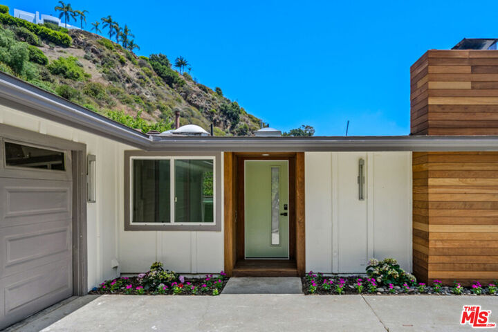 Property Photo: 1190 Bienveneda Ave CA 90272