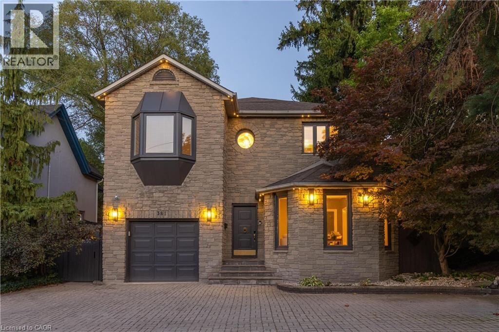 Photo de la propriété: 381 Queen Street South ON L8P 3T8