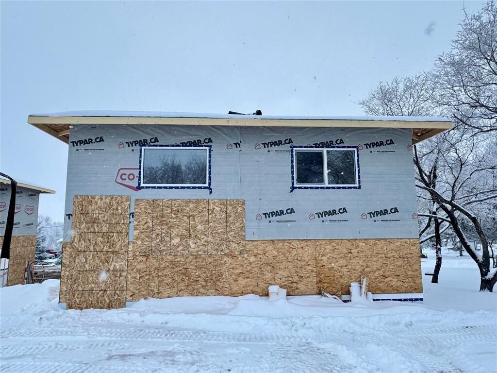 Property Photo:  209 Lorne Avenue  MB R0J 0B0 