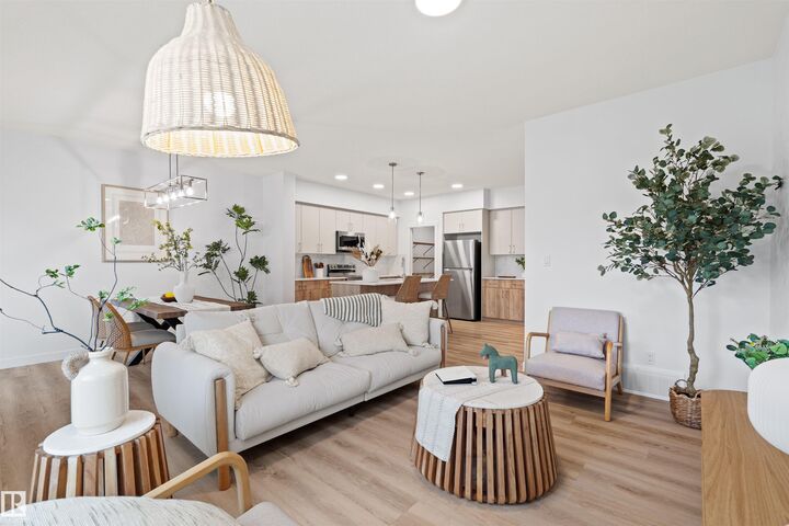 637 Kinglet Boulevard NW  Edmonton AB T5S 0S8 photo