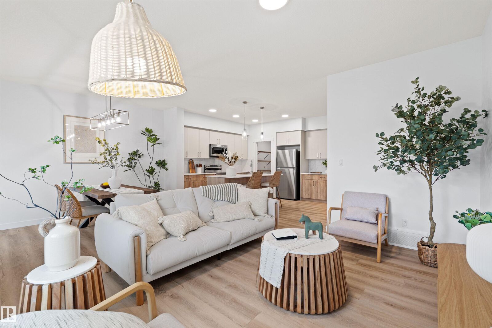 Property Photo:  637 Kinglet Boulevard NW  AB T5S 0S8 