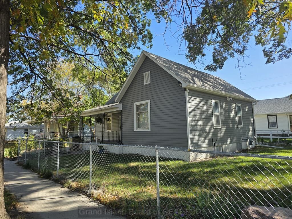 Property Photo:  223 W 8th St  NE 68801 