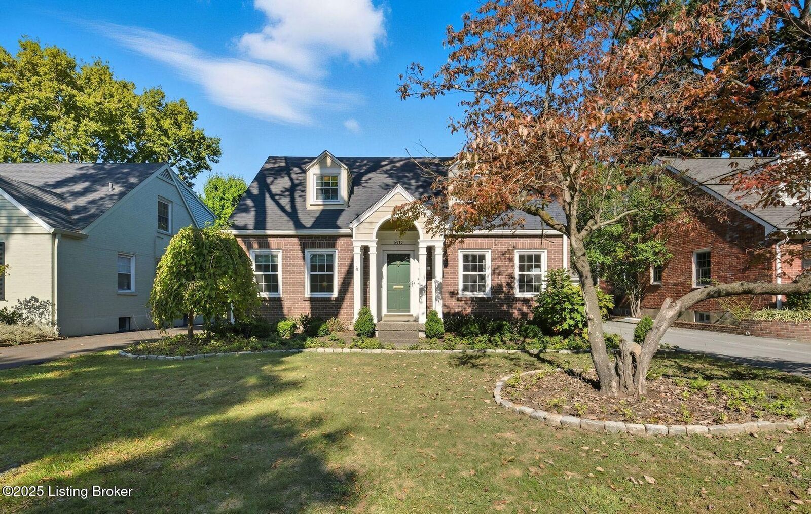 Property Photo: 3915 Elfin Ave KY 40207