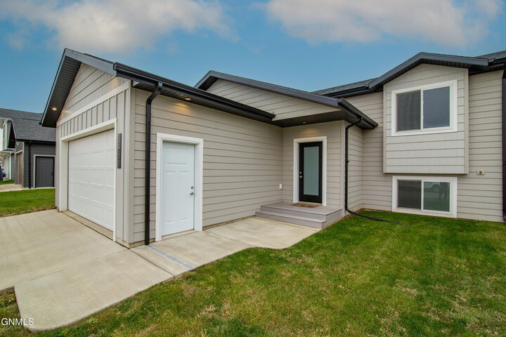 3451 Calvin Drive  Dickinson ND 58601 photo