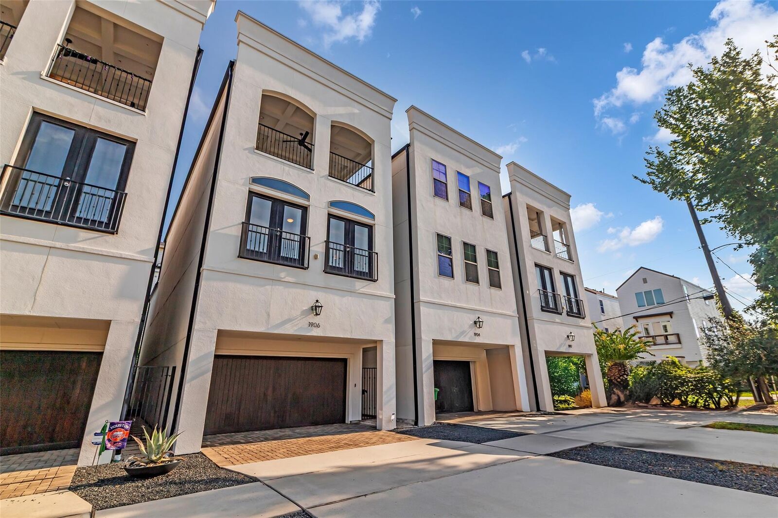 Property Photo: 1906 W 25th Street TX 77008