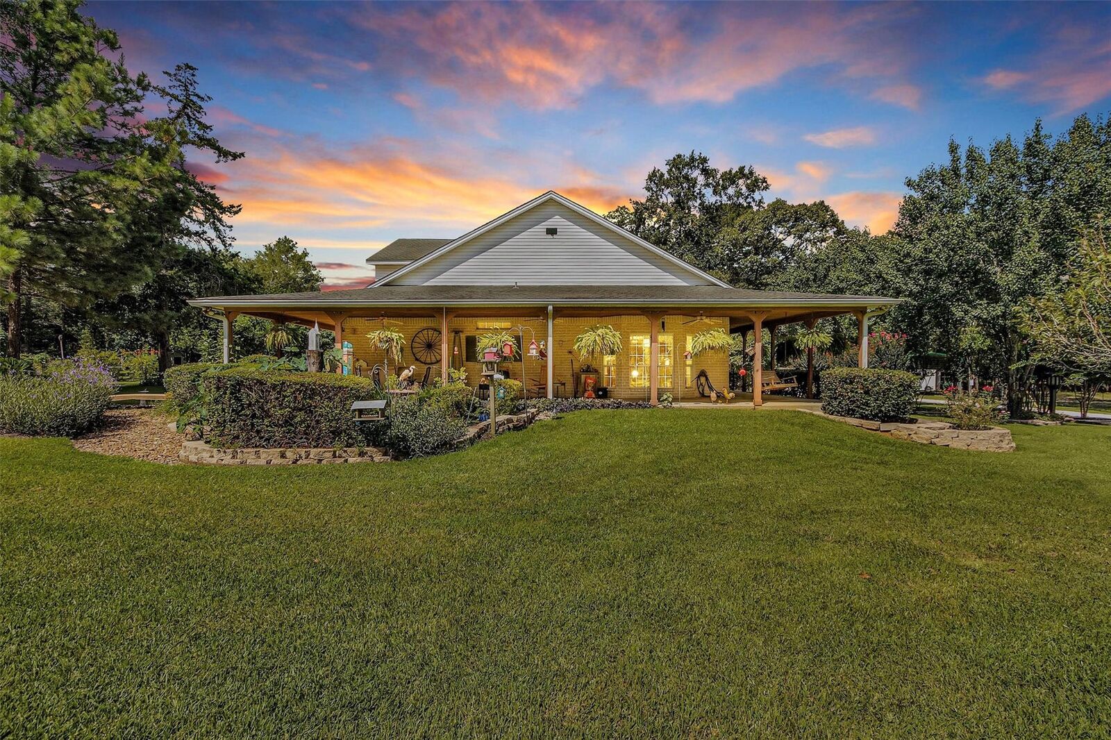 Property Photo:  235 Caravella Court  TX 77351 