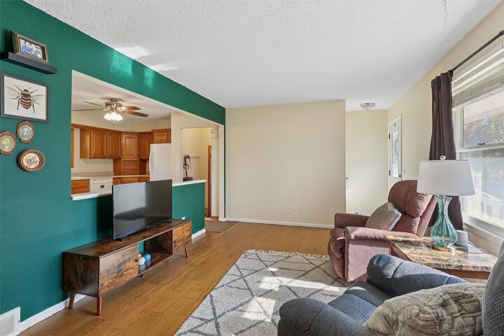 Property Photo: 1207 Kenyon Avenue IA 50315