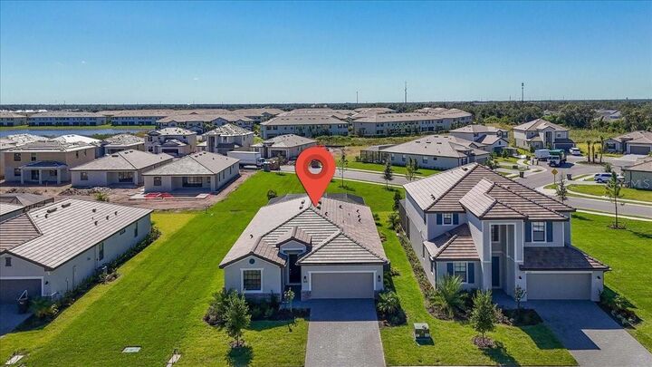Property Photo: 15018 Oxford Grey Drive FL 34211