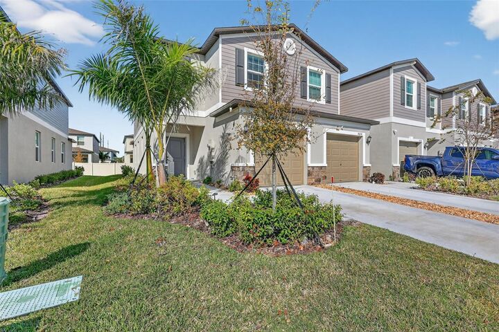 Property Photo: 2632 Sunray Venus Way FL 33570