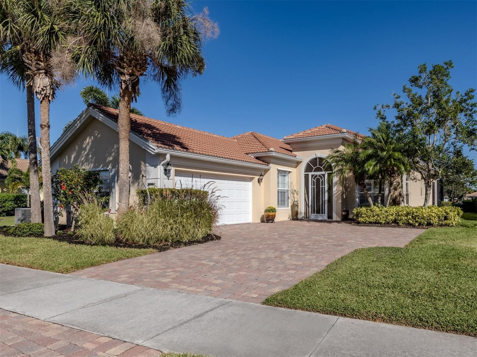 Property Photo: 13210 Ipolita Street FL 34293