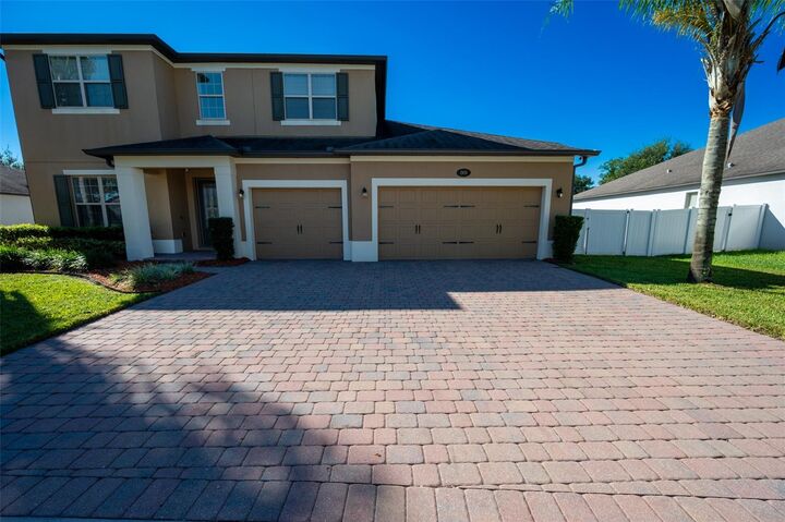 Property Photo: 869 White Rose Way FL 32765