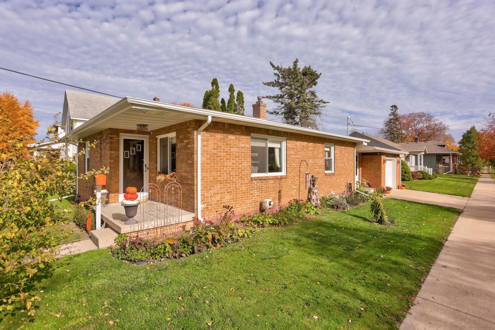 Property Photo:  215 S Kiesel Street  MI 48706 