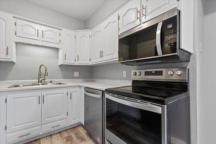 Property Photo: 628 Victoria St WI 53090