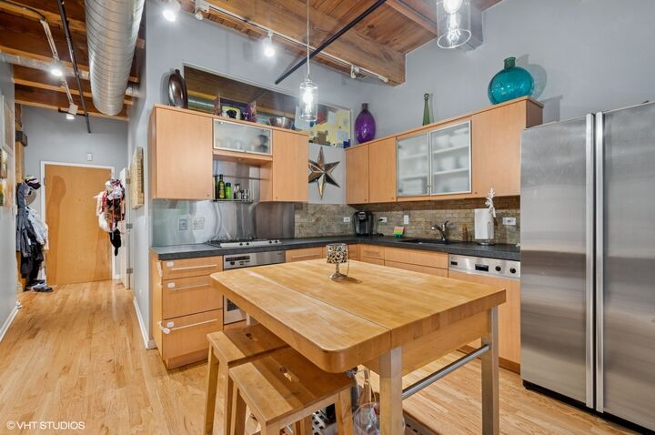 Property Photo: 520 W Huron Street 109 IL 60654