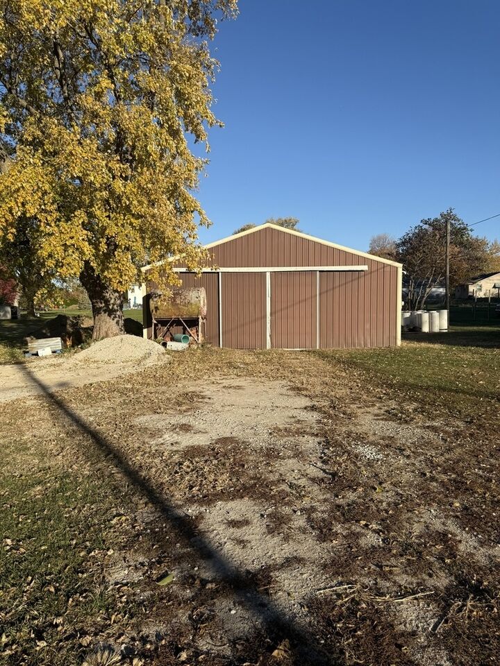 Property Photo: 207 N West Street IL 61336