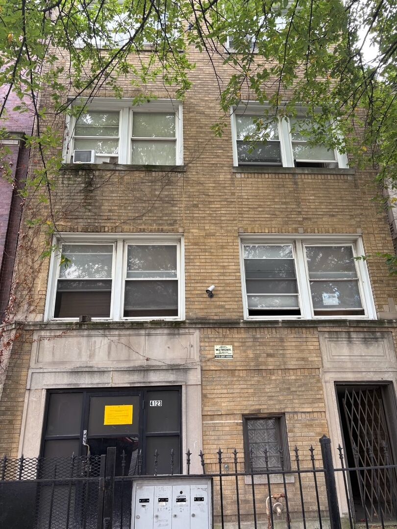 Property Photo: 4123 W Washington Boulevard IL 60624