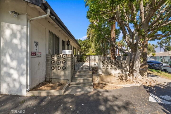 Property Photo: 633 S Pasadena Avenue CA 91105