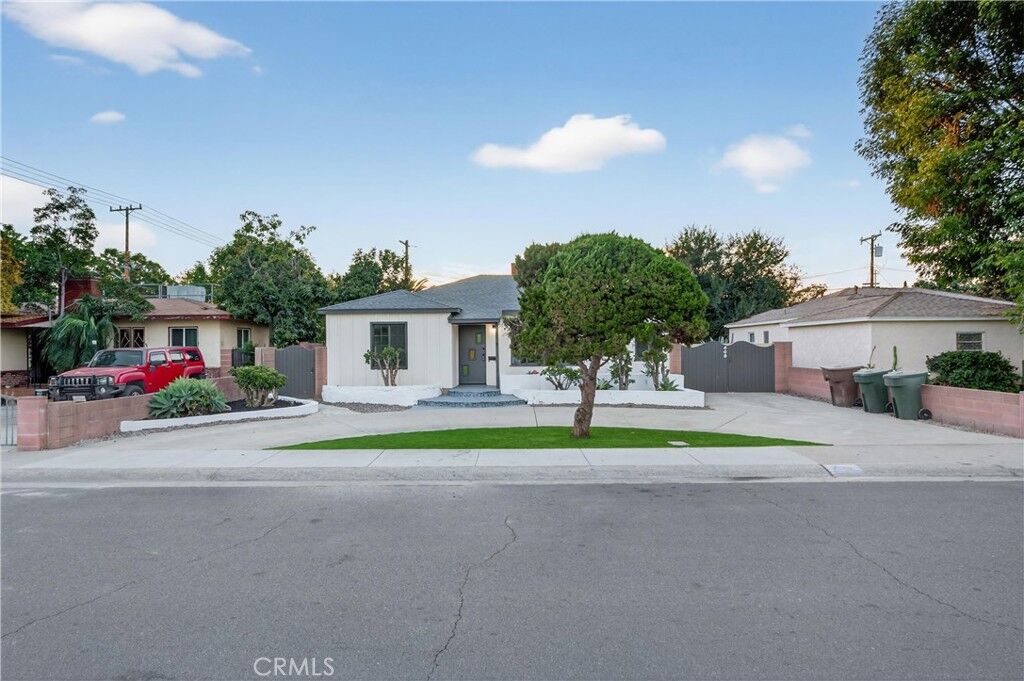 Property Photo:  509 N Buttonwood Street  CA 92805 