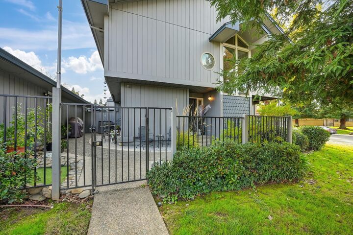 Property Photo:  8004 Briar Ridge Lane  CA 95610 