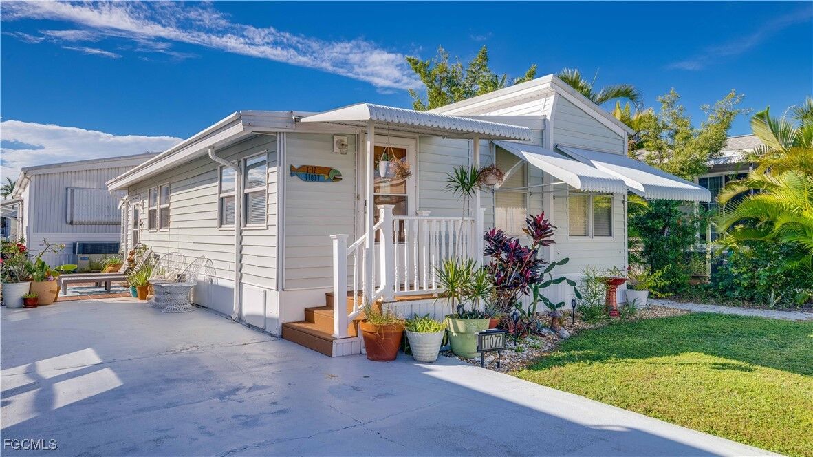 Property Photo: 11077 Sunburst Lane FL 33908