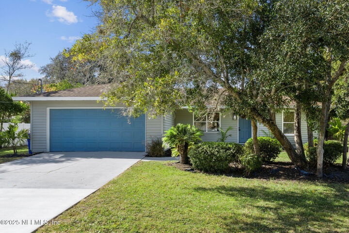 Property Photo:  502 Queen Road  FL 32086 
