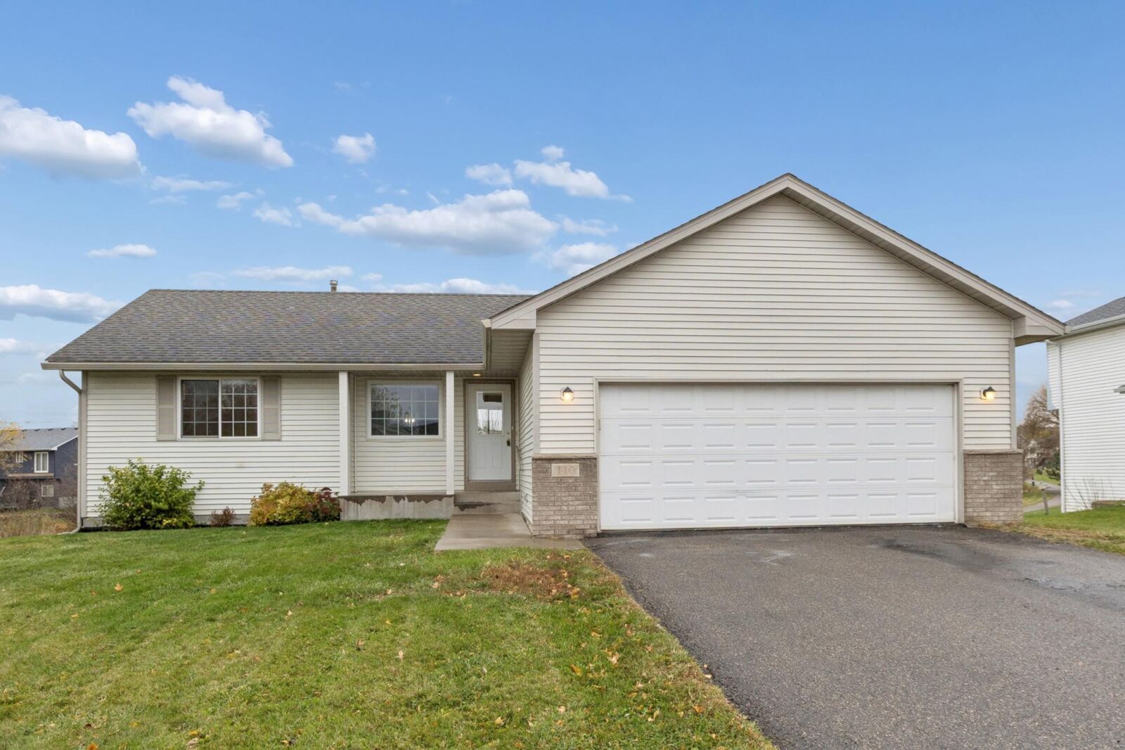 Property Photo:  110 Summerfield Drive  MN 55390 