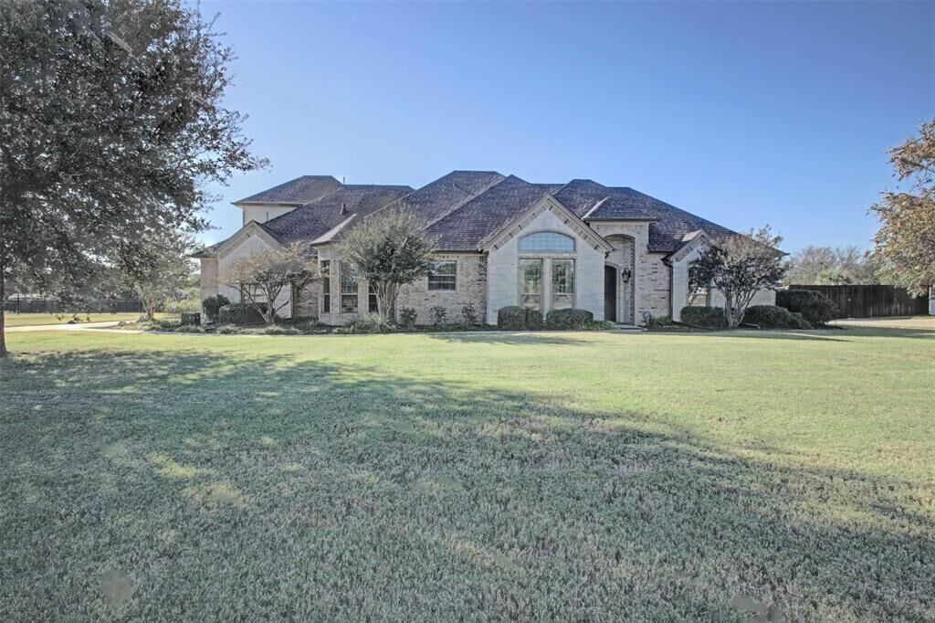 Property Photo: 3705 Canyon Pass Trail TX 76028