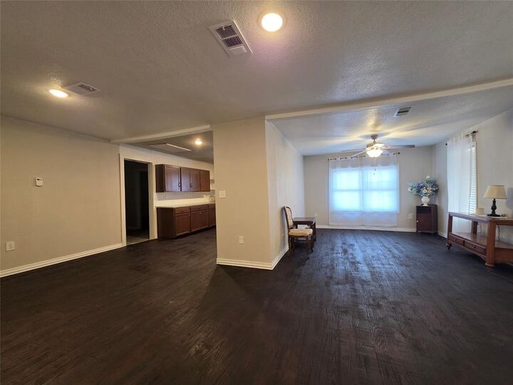 Property Photo: 409 E Houston Street TX 76667