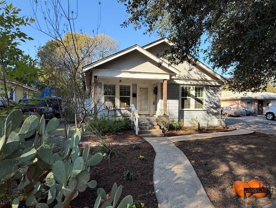 Property Photo:  1211 Lansford Avenue  TX 75224 