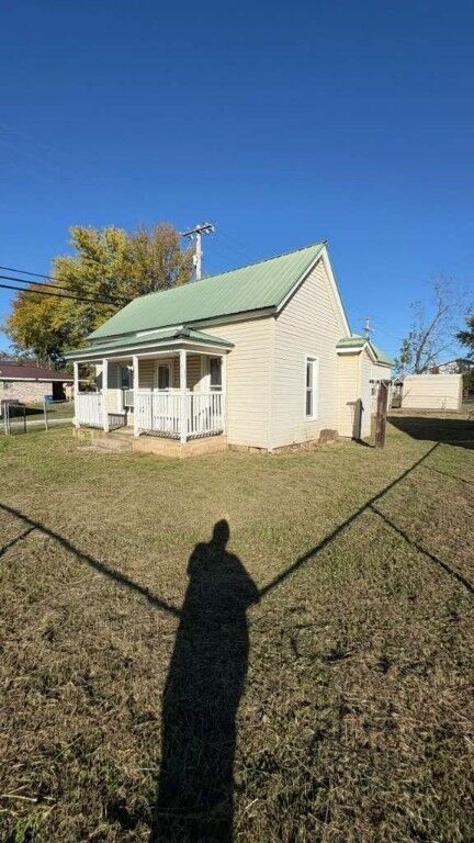 Property Photo:  104 Giles Avenue  AR 72734 