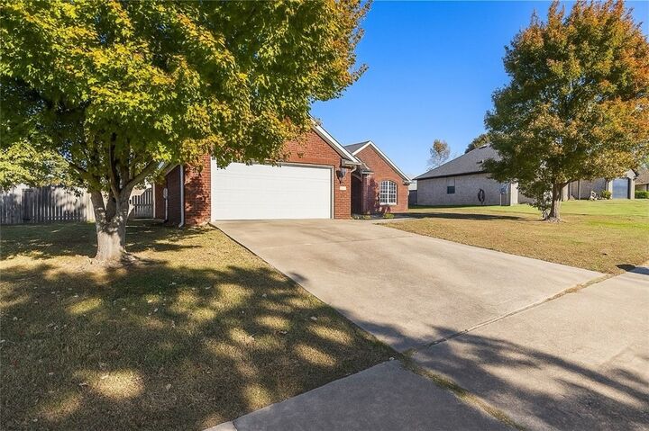 Property Photo: 806 Grant Avenue AR 72753