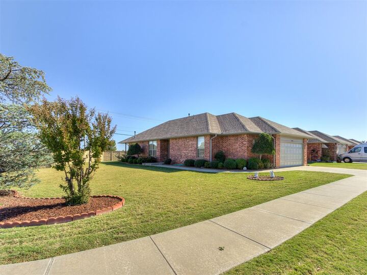 Property Photo: 9204 Roadrunner Avenue OK 73139