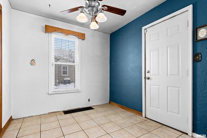 Property Photo:  120 Lakewood Avenue  IL 61611 