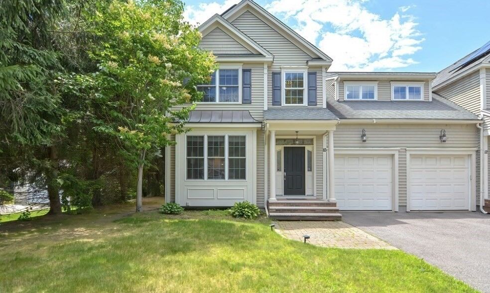 Property Photo:  10 Lupine Rd 10  MA 01760 