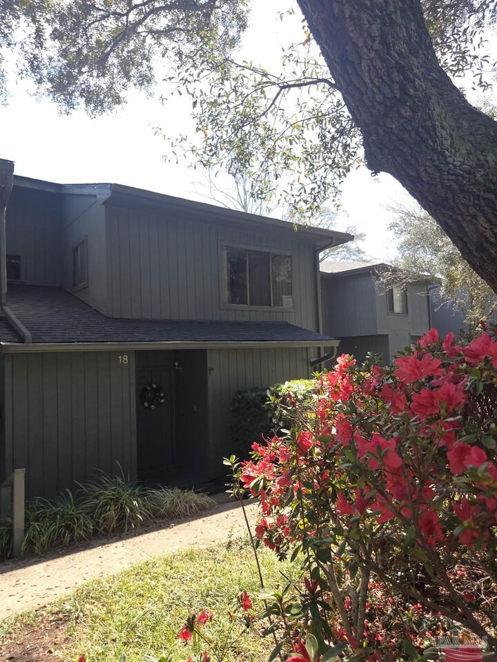 Property Photo:  18 Hillbrook Way  FL 32503 