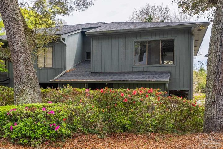 Property Photo: 18 Hillbrook Way FL 32503