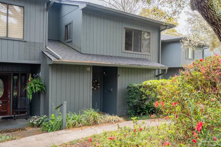Property Photo:  18 Hillbrook Way  FL 32503 