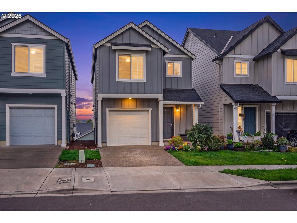 Property Photo:  1316 19th Pl  OR 97116 