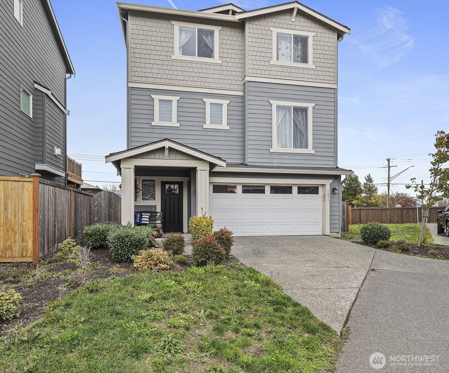 Property Photo: 1031 133rd Place SW 8 WA 98204